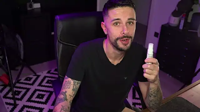 Snapshot of monsieurguitsxxx chatting on January 6, 2026, 5:16 pm monsieurguitsxxx online show from January 6, 2026, 5:16 pm