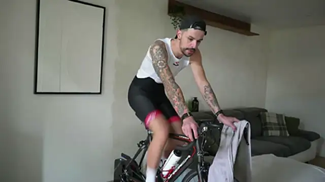 Snapshot of monsieurguitsxxx chatting on February 6, 2026, 12:08 pm monsieurguitsxxx online show from February 6, 2026, 12:08 pm