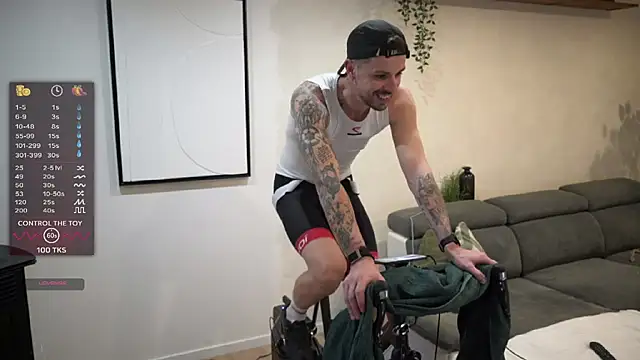 Snapshot of monsieurguitsxxx chatting on February 14, 2026, 4:04 pm monsieurguitsxxx online show from February 14, 2026, 4:04 pm