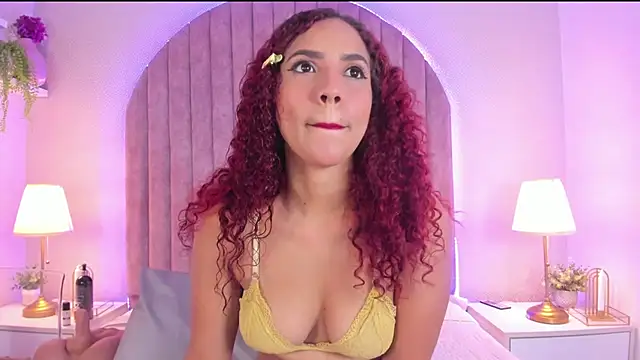 Snapshot of ShaylaDavis chatting on October 28, 2025, 7:49 pm ShaylaDavis online show from October 28, 2025, 7:49 pm