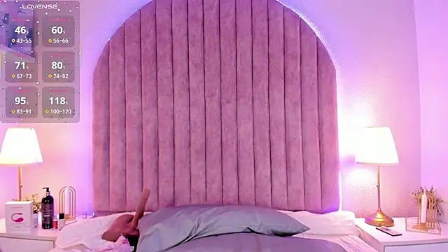 Snapshot of ShaylaDavis chatting on November 4, 2025, 7:57 pm ShaylaDavis online show from November 4, 2025, 7:57 pm