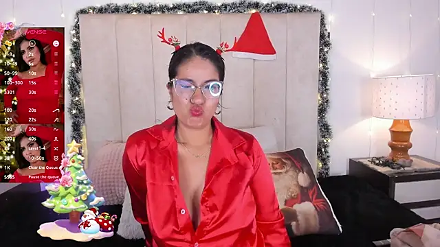 charlhot  online show from December 18, 2025, 1:28 pm