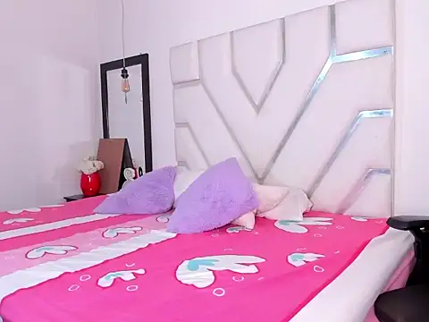 SamyJhons  online show from October 17, 2025, 1:35 pm