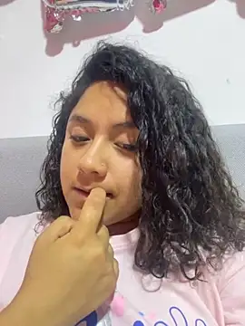 Snapshot of Techi0525 chatting on October 29, 2025, 4:04 am Techi0525 online show from October 29, 2025, 4:04 am