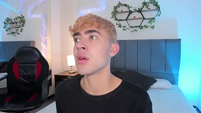 JustinCastiblanco online show from October 30, 2025, 11:33 am