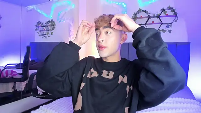 JustinCastiblanco online show from November 18, 2025, 11:25 am