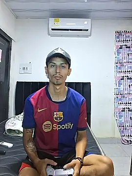 Snapshot of Luciferinthestreet chatting on November 5, 2025, 2:50 pm Luciferinthestreet online show from November 5, 2025, 2:50 pm