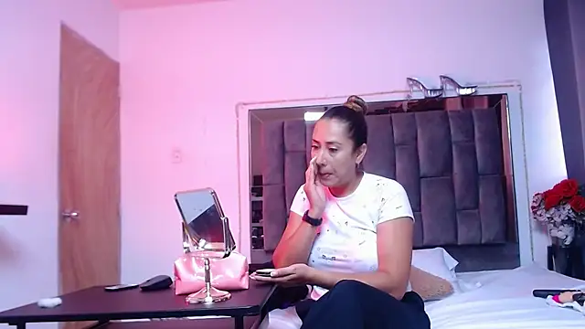 Snapshot of Salmma_Milf chatting on May 11, 2026, 11:38 am Salmma Milf online show from May 11, 2026, 11:38 am