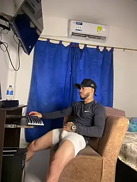 Kylian Alessandro online show from February 25, 2026, 12:15 pm