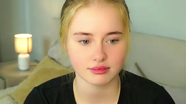 MoriahBorella online show from October 21, 2025, 10:49 am