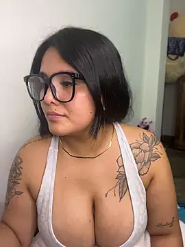 Snapshot of Mellani_luod chatting on May 18, 2026, 4:07 am Mellani luod online show from May 18, 2026, 4:07 am