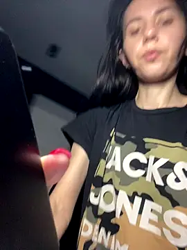 oliviya mur online show from November 16, 2025, 8:36 pm