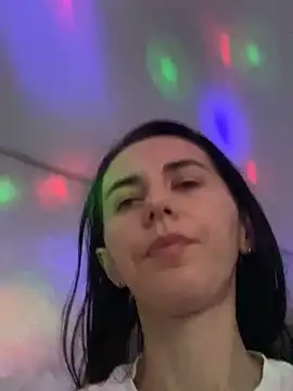 oliviya mur online show from November 26, 2025, 2:07 pm