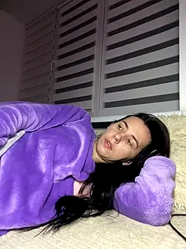 oliviya mur online show from November 29, 2025, 5:49 pm