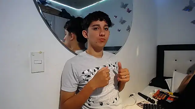 Snapshot of Dravith_Valery chatting on November 8, 2025, 9:42 am Dravith Valery online show from November 8, 2025, 9:42 am