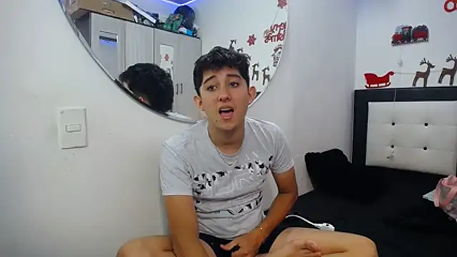 Snapshot of Dravith_Valery chatting on December 18, 2025, 10:10 am Dravith Valery online show from December 18, 2025, 10:10 am