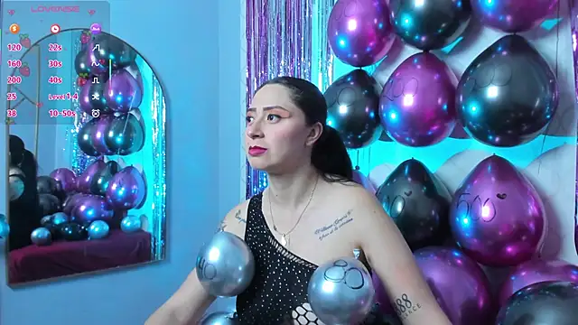 Snapshot of JuliethCruz_ chatting on February 14, 2026, 8:55 am JuliethCruz online show from February 14, 2026, 8:55 am