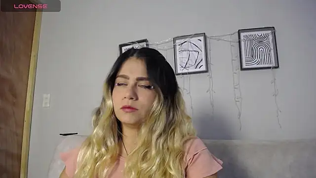 Sweet Bella Valery online show from April 20, 2026, 7:59 pm