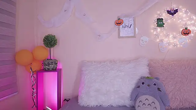 Meggie  online show from October 27, 2025, 11:52 pm