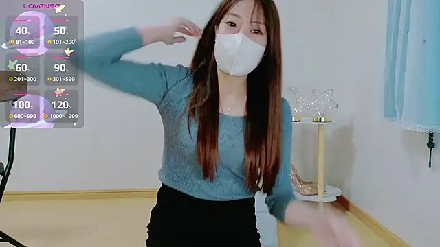 Snapshot of TSUKI_circle chatting on November 6, 2025, 2:29 pm TSUKI circle online show from November 6, 2025, 2:29 pm