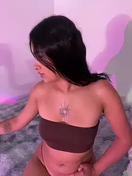 Snapshot of Emilux_ chatting on April 6, 2026, 6:20 pm Emilux online show from April 6, 2026, 6:20 pm