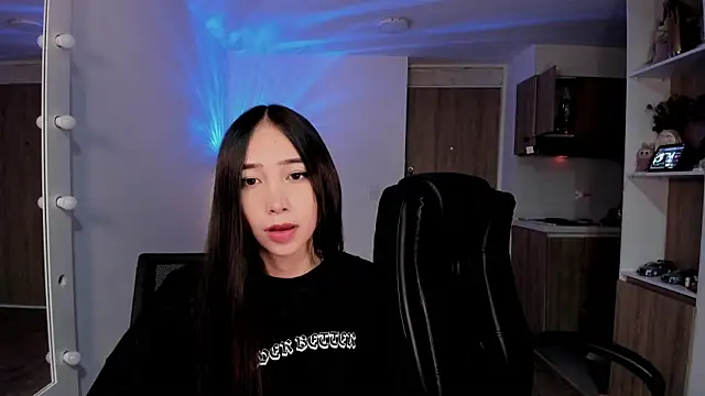 Mikeyvioleta  online show from December 2, 2025, 11:00 pm