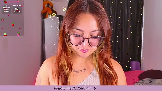 Rhosynn online show from October 22, 2025, 8:41 pm