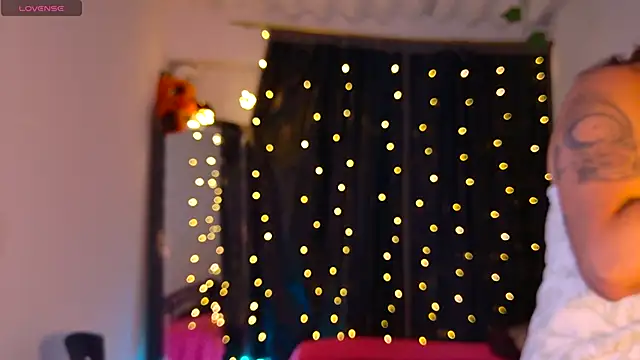 Rhosynn online show from October 31, 2025, 2:56 am