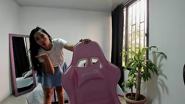 Snapshot of Kruela chatting on October 27, 2025, 1:48 pm Kruela online show from October 27, 2025, 1:48 pm