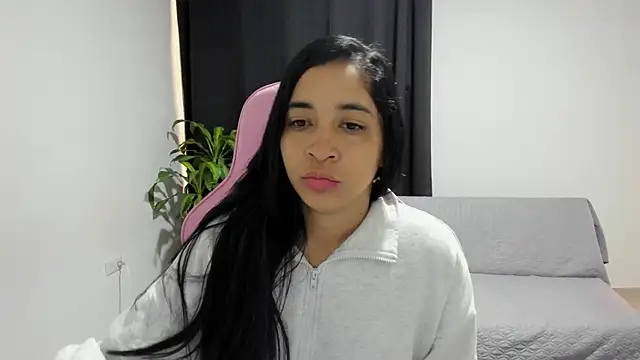 Snapshot of Kruela chatting on November 5, 2025, 12:05 pm Kruela online show from November 5, 2025, 12:05 pm