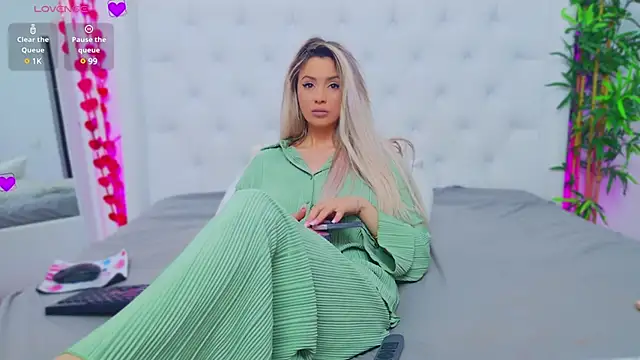 AriannaSins online show from March 18, 2025, 7:53 pm