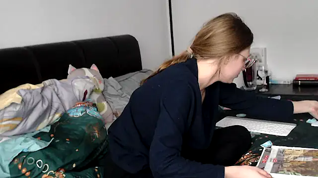 SandyCassie online show from February 10, 2026, 1:48 pm