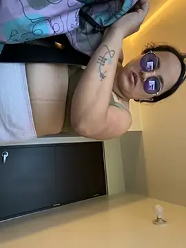 antoniamiller69 online show from December 3, 2025, 10:41 pm