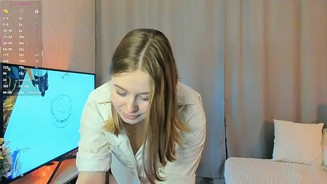 Snapshot of StarlitMuse chatting on November 8, 2025, 2:45 am StarlitMuse online show from November 8, 2025, 2:45 am