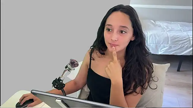 Snapshot of WinnieRin chatting on December 3, 2025, 9:02 pm WinnieRin online show from December 3, 2025, 9:02 pm