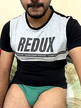 Handsome8677 online show from November 5, 2025, 12:38 pm