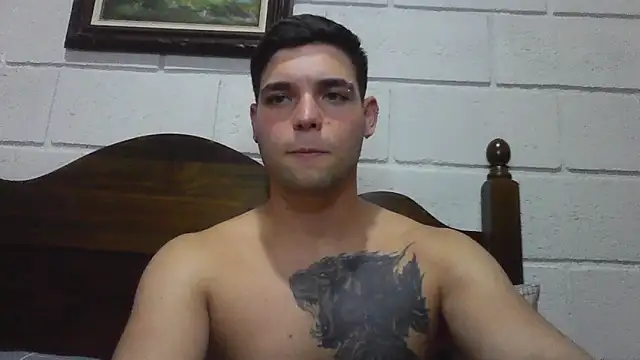 Snapshot of Zure-xxx chatting on May 20, 2026, 1:45 am Zure-xxx online show from May 20, 2026, 1:45 am