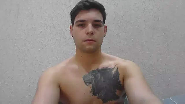 Snapshot of Zure-xxx chatting on June 5, 2026, 6:52 am Zure-xxx online show from June 5, 2026, 6:52 am