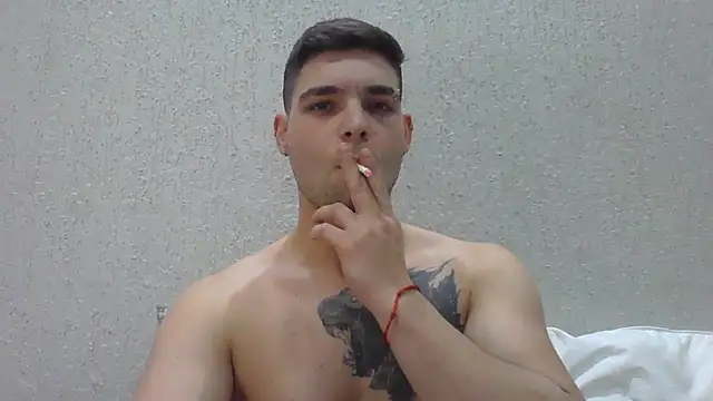 Snapshot of Zure-xxx chatting on June 24, 2026, 12:31 am Zure-xxx online show from June 24, 2026, 12:31 am
