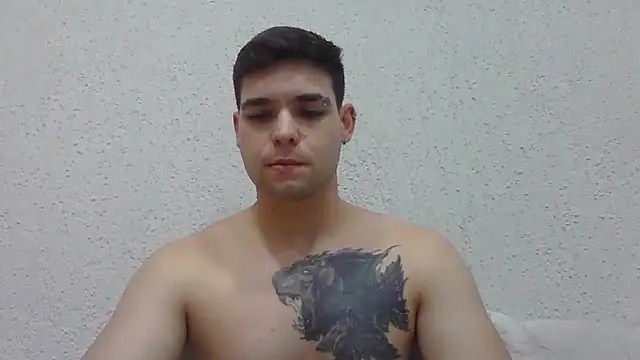 Snapshot of Zure-xxx chatting on July 8, 2026, 5:39 pm Zure-xxx online show from July 8, 2026, 5:39 pm
