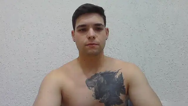 Snapshot of Zure-xxx chatting on July 13, 2026, 11:40 pm Zure-xxx online show from July 13, 2026, 11:40 pm