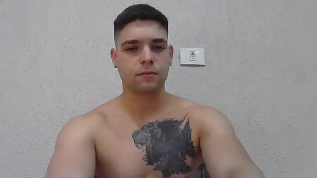 Snapshot of Zure-xxx chatting on July 25, 2026, 4:54 am Zure-xxx online show from July 25, 2026, 4:54 am