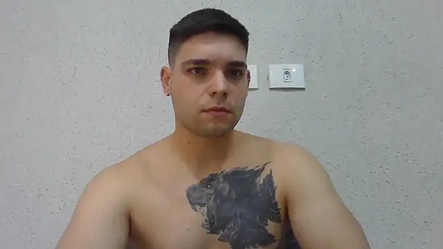Snapshot of Zure-xxx chatting on July 28, 2026, 2:18 am Zure-xxx online show from July 28, 2026, 2:18 am