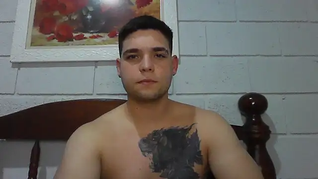 Snapshot of Zure-xxx chatting on August 3, 2026, 6:01 am Zure-xxx online show from August 3, 2026, 6:01 am