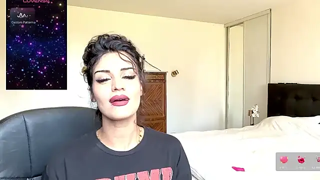 Snapshot of Lailawick chatting on June 21, 2026, 1:24 pm Lailawick online show from June 21, 2026, 1:24 pm