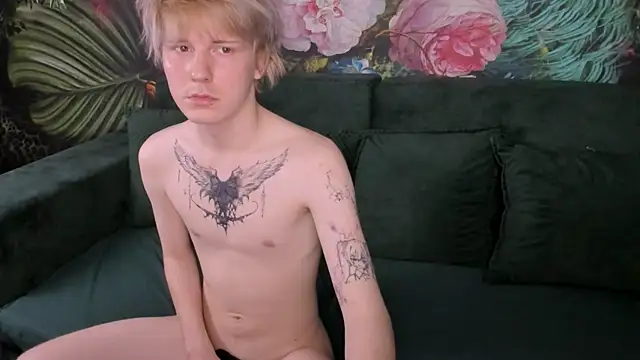 Snapshot of KevinMilky chatting on November 14, 2025, 8:40 pm KevinMilky online show from November 14, 2025, 8:40 pm