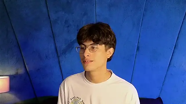 Aaron Eze online show from November 4, 2025, 10:09 pm