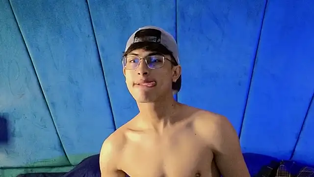 Aaron Eze online show from November 18, 2025, 9:30 pm