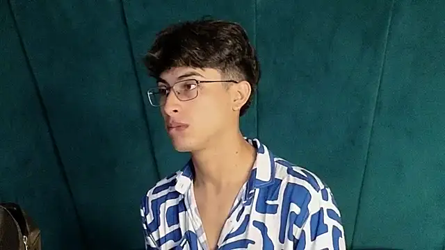 Aaron Eze online show from November 20, 2025, 9:03 pm