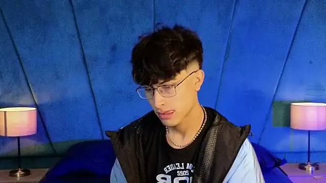 Aaron Eze online show from November 26, 2025, 10:22 pm